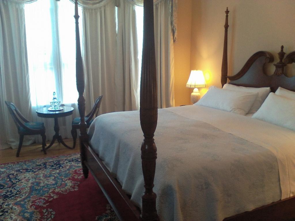 A Kingston Bed & Breakfast Exterior photo