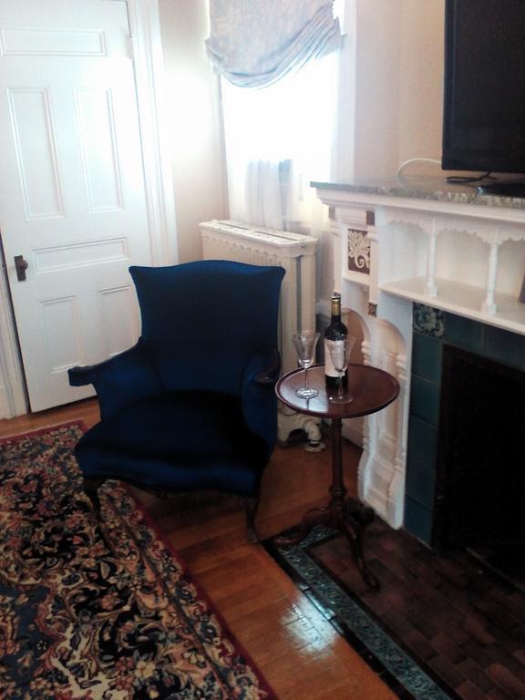 A Kingston Bed & Breakfast Exterior photo