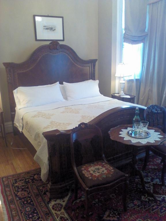 A Kingston Bed & Breakfast Exterior photo