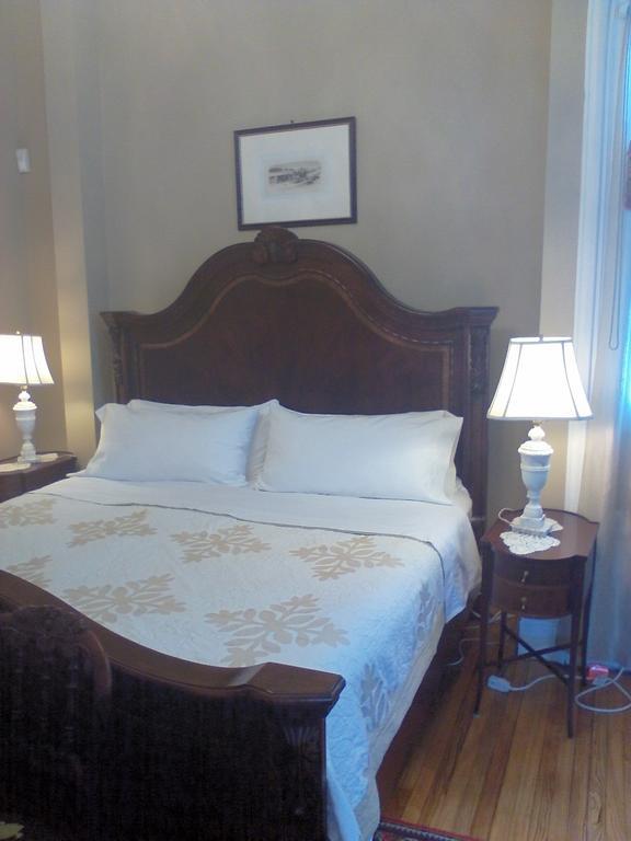 A Kingston Bed & Breakfast Exterior photo